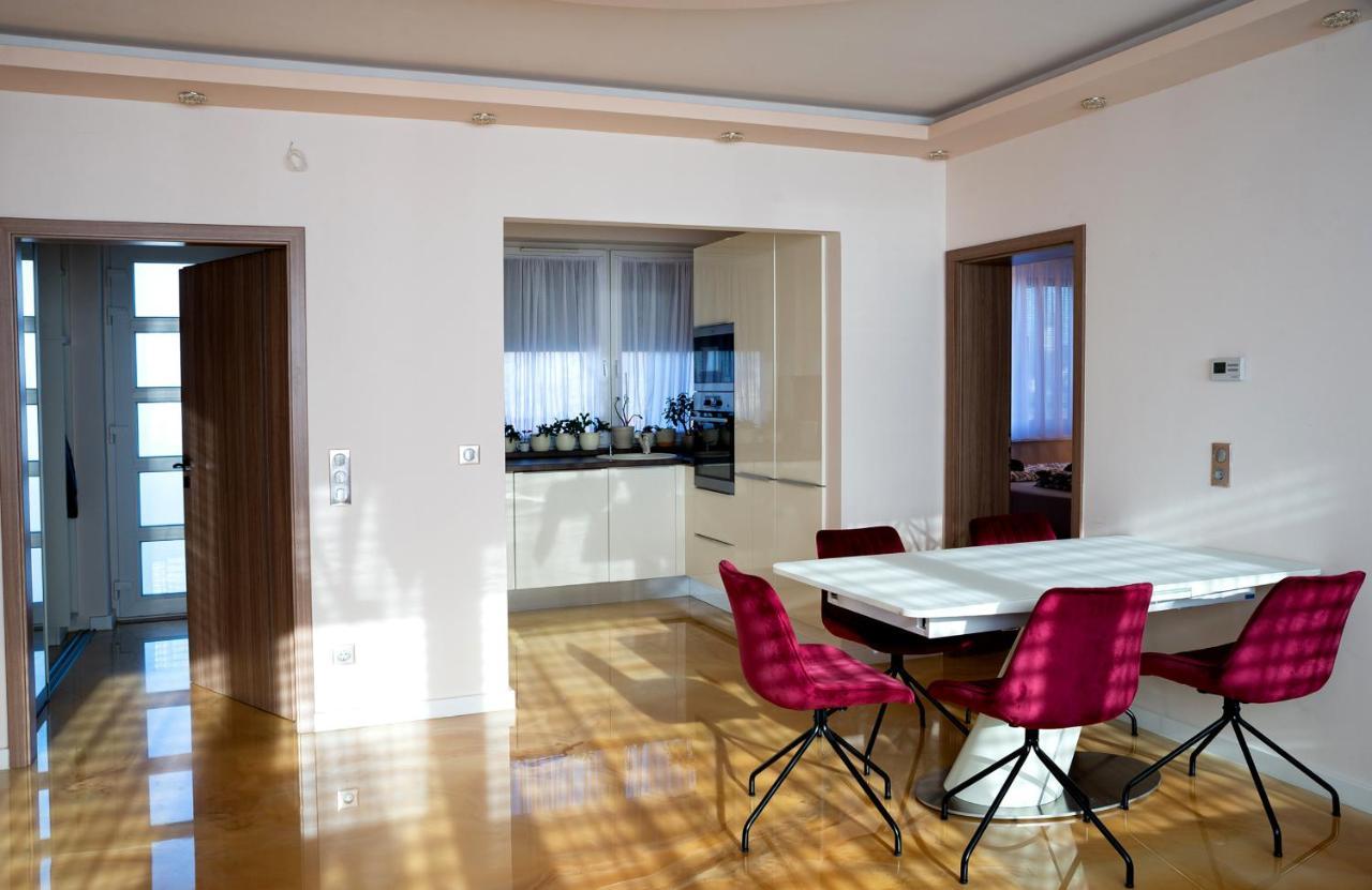 Dream Apartman 1 With Free Parking Győr Eksteriør billede